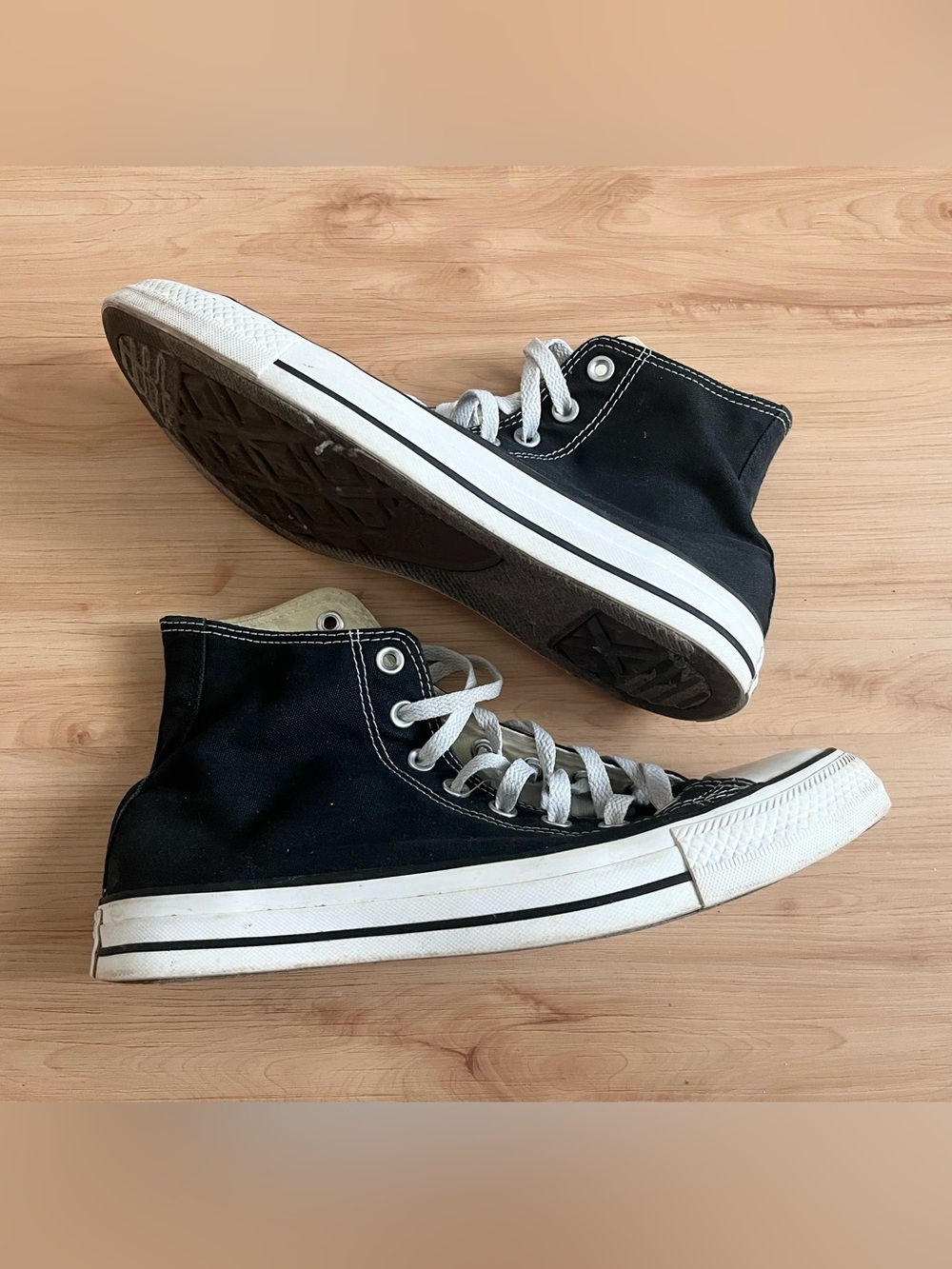 Converse Black High Top Sneakers with White Accents Women’s 10.0 US - Picture 6 of 8